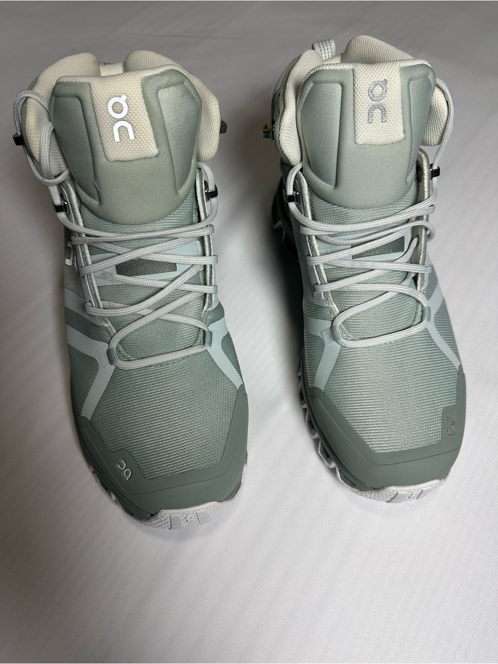 On Running Cloudventure Mid Waterproof in Sage and White